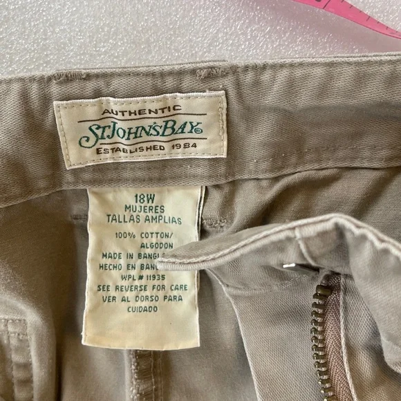 St. John's Bay Women’s Cargo Pants SZ 18W EUC - Picture 6 of 8